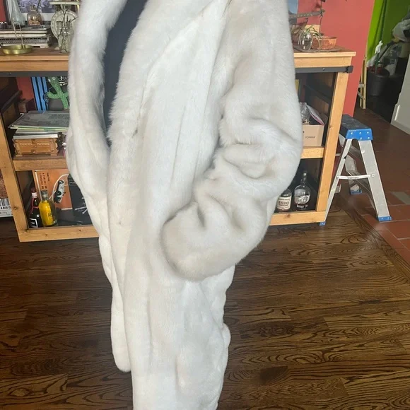 Fabulous Furs Elegant Snowy Teddy Jacket - Picture 4 of 5